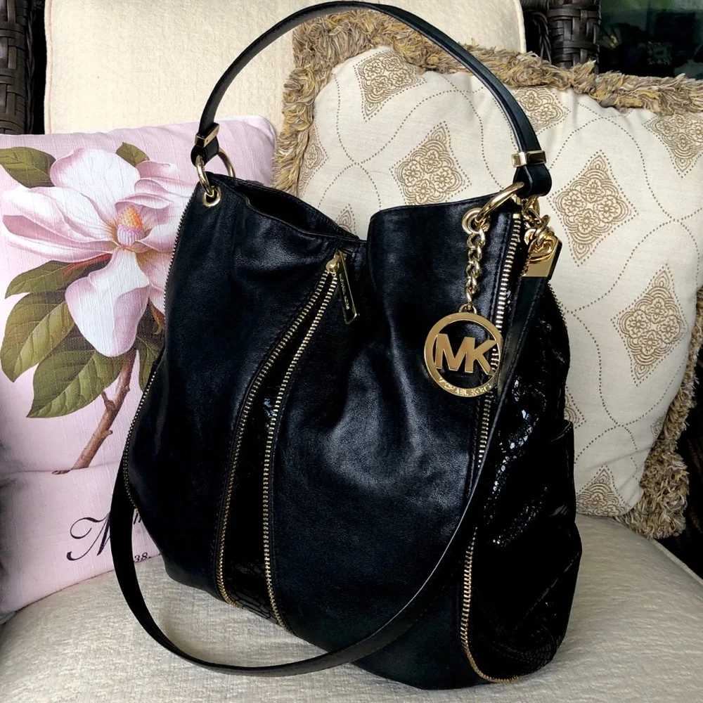 MICHAEL KORS NEWMAN python embossed bag BLACK